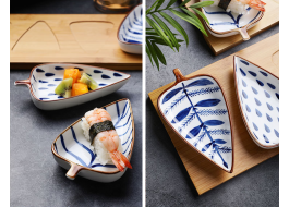 Bộ 4 đĩa đựng đồ ăn nhẹ, gia vị hình lá kiểu Nhật tặng kèm khay tre